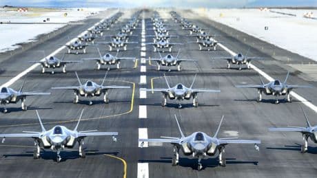 « Avion de combat à temps partiel », mais carton commercial : que vaut vraiment le F-35 américain ?
