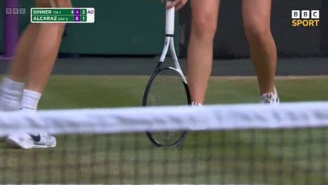 Insólito: descorchan una botella de champán en Wimbledon y el corcho cae a la pista