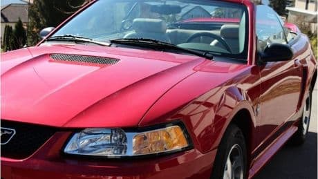 Koop de handtekening van Richard Gere, krijg er een Ford Mustang bij