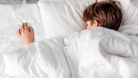Schlaf und Gesundheit: Studie legt Vorteile von längerem Schlaf für Heranwachsende nahe