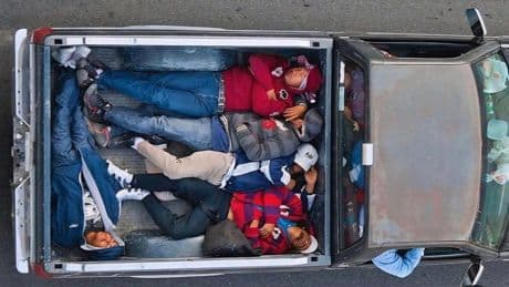 Carpoolers, l’umanità stipata nei pickup