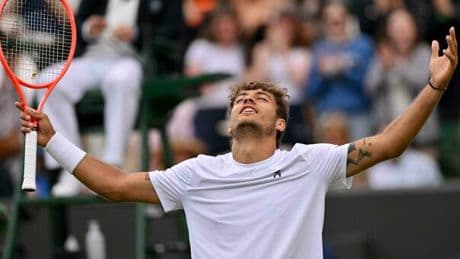 Cobolli in vista dei quarti a Wimbledon, verso il big match con Djokovic: «Imparo dai grandi, Sinner punto di riferimento»