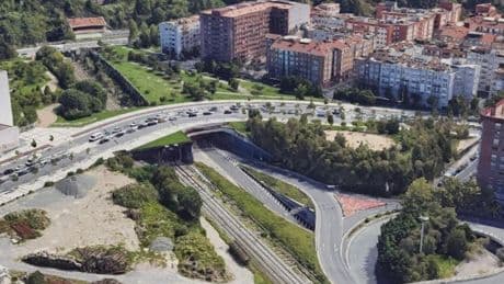 Muere una joven de 21 años y un chico de 22 resulta herido en un accidente de moto en San Sebastián