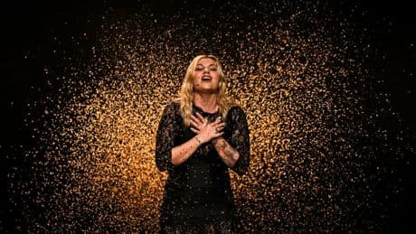 Eurovision 2025: découvrez la scénographie de Louane, dévoilée lors de la demi-finale
