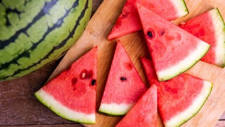 Genialer Trick: Warum ein Hauch Salz Wassermelone in eine Geschmacksbombe verwandelt
