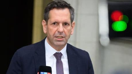 Ministerpräsident Lies verletzt Radfahrer mit Autotür