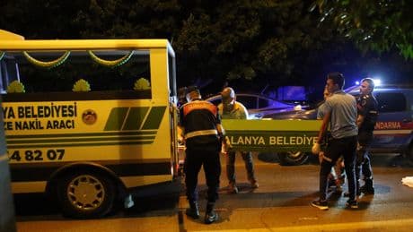 Alanya'da otomobilin altında kalan yaya öldü