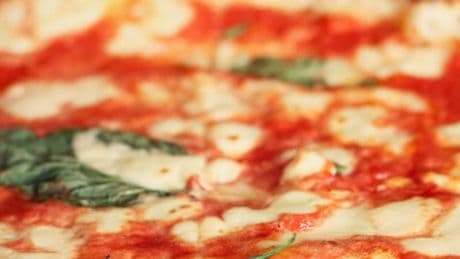 "Elle se tord de douleur": des éclats de verre pilé sur une pizza surgelée, une fillette hospitalisée à Maubeuge