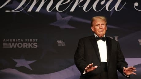 «L’invitation la plus exclusive au monde» : Trump tient ce jeudi un dîner polémique pour les possesseurs de sa cryptomonnaie