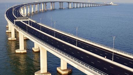 Visita al gran "monstruo" económico de China, interconectado por el puente más largo del mundo sobre el mar
