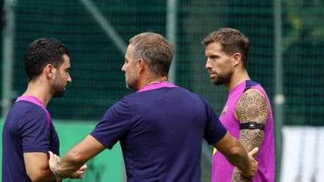 Iñigo Martínez ya no entrena pero vuelve Ferran