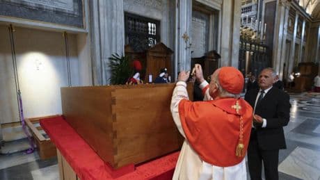 Francisco ya descansa en la Basílica de Santa María la Mayor