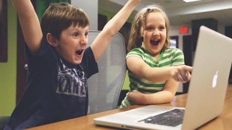 Del acoso escolar al robo de datos sensibles: las jornadas que unen a las familias vascas contra la ciberdelincuencia