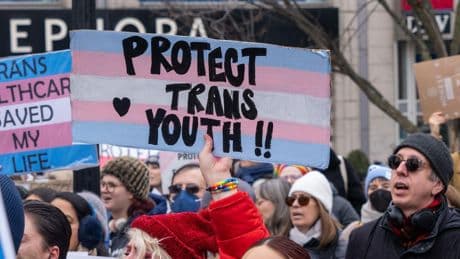 Trans-Rechte: Supreme Court billigt Verbot von Geschlechtsangleichung bei Jugendlichen