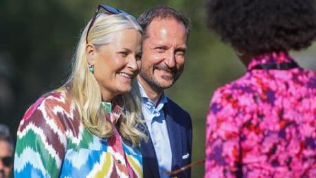 Erster Auftritt nach Marius-Anklage - Mette-Marit lacht, aber ihr Herz weint