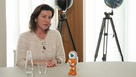 Dorothee Bär - Wen würde die Forschungsministerin mit ins All nehmen?