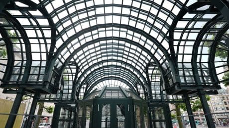 Millionenprojekt: Pavillons und Glasarkaden auf Hamburger Rathausmarkt saniert