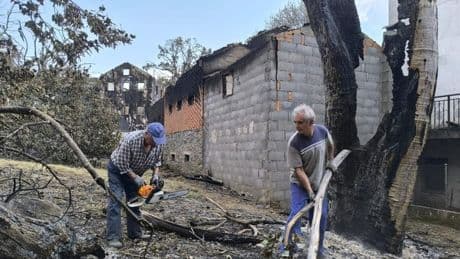 EL CORREO en San Vicente de Leira: «Nuestra casa se ha salvado, pero nos hemos quedado solos»