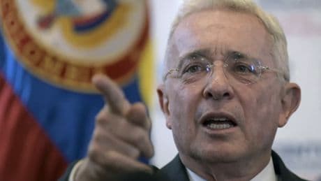 Colombie: verdict pour l'ex-président Alvaro Uribe accusé de subornation de témoins