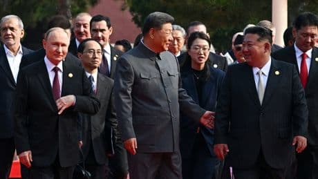 Ce que veut dire le costume très symbolique que portait Xi Jinping lors de la parade militaire à Pékin