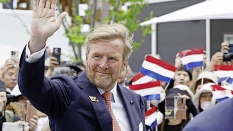 Koning eerder terug van staatsbezoek Tsjechië ’wegens ontstane politieke situatie’