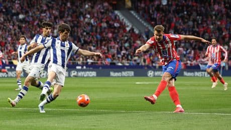 Sorloth fulmina a la Real Sociedad con un triplete en cuatro minutos