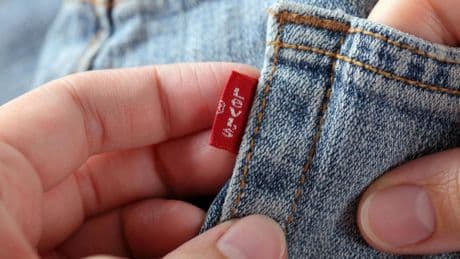 Levi's liquida sus pantalones y puedes comprar a buen precio