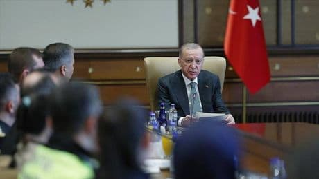 Erdoğan'dan vekillere uyarı: Saha çalışmalarını ihmal etmeyin, Meclis’e devamlılık gösterin