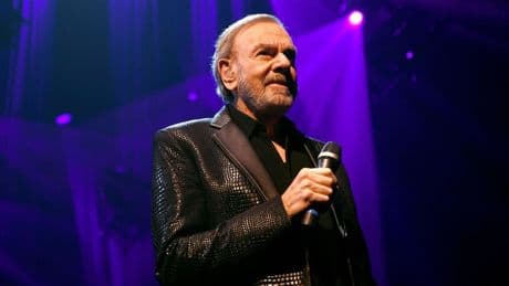 Neil Diamond’s Timeless Hit Proves It’s Still A Winner