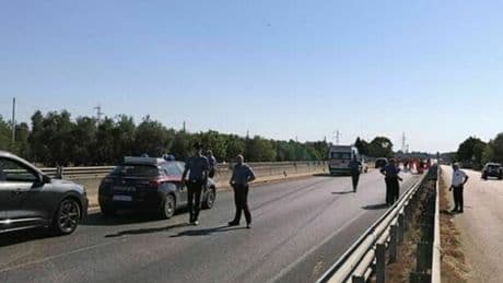 Tre ciclisti travolti e uccisi da un'auto a Terlizzi: l'automobilista ha perso il controllo dei veicolo. Il dramma in Puglia. Le vittime erano di Andria