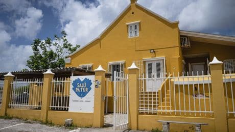 Zwanger en zonder papieren op Curaçao. En dan? Kliniek Salú pu Tur helpt jaarlijks duizenden ongedocumenteerden