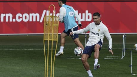 La increíble metamorfósis de Cristiano en su reencuentro con la prensa española: cercano, cariñoso con Messi y Lamine y agarrado al 'Carpe Diem'