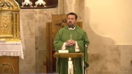 La homilía viral del cura de Valdepeñas defendiendo a los inmigrantes: "Se pagarán las horas extras"