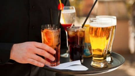 Bier oder Softdrink: Welches Getränk treibt den Blutzucker höher?