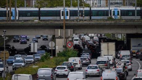 Une étude prône de réduire drastiquement la place accordée à la voiture pour promouvoir un « système alternatif de mobilité »