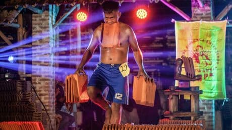 Indonésie: un concours de culturisme pour sauver l’artisanat des tuiles de Jatiwangi