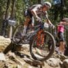 “Hopelijk niet weer op de grond”: Mathieu van der Poel maakt rentree op mountainbike en krijgt lachers meteen op de hand