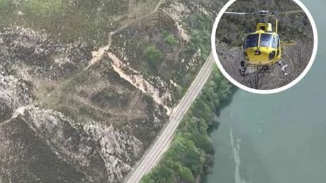 Un helicóptero del 112 cae a un embalse de Asturias tras enredarse con un cable de alta tensión