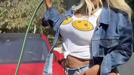 Lizzo name-drops Sydney Sweeney in new song over American Eagle jean fiasco