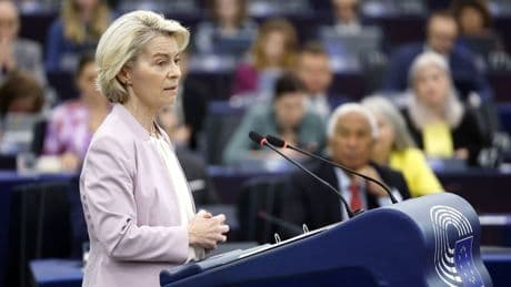 EU-voorzitter Von der Leyen overleeft motie van wantrouwen, ondanks onvrede