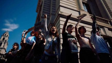 Après la décision de la Cour suprême britannique sur le terme “femme”, la confusion règne