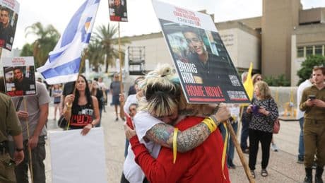 Hamás libera al último rehén estadounidense vivo