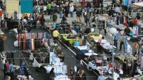 Intervenidas 339 prendas y 126 perfumes falsificados para su venta en el mercadillo de Noja