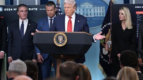 Starmer warns Trump: Don’t trust Putin – as Zelensky faces giving up Russia-held land