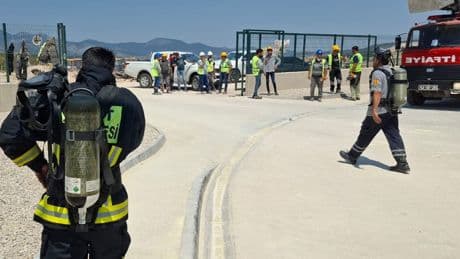 Kütahya'da borik asit fabrikada yangın çıktı: 2 işçi dumandan etkilendi