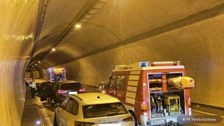 Twee Nederlandse vrouwen gewond naar ziekenhuis na kopstaartbotsing in Oostenrijkse tunnel