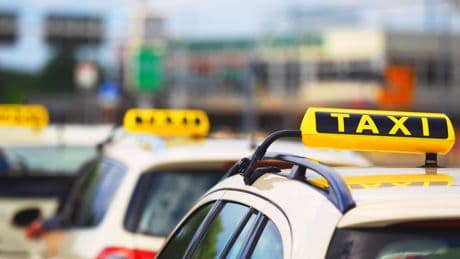 Wenige wissen es: Was die roten Taxi-Lampen bedeuten