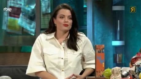 Adriana Torrebejano cuenta en &#039;La Revuelta&#039; su peculiar encuentro con la Guardia Civil: &quot;Estaba apurada&quot;