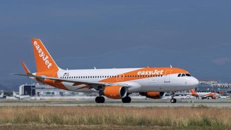 Piloot van EasyJet stuntelt voor vlucht ’dronken en naakt’ door hotel: ’Hij zou niet eens een speelgoedvliegtuig mogen besturen’