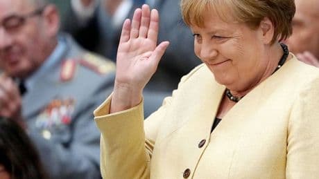 Kraft, Fortune und Freude: Glückwünsche per SMS – Merkel gratuliert Merz